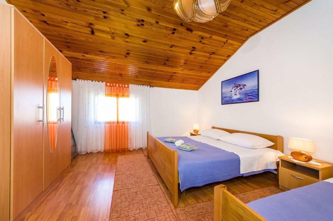 Apartment Matkos - With Garden And Terrace Nin Esterno foto