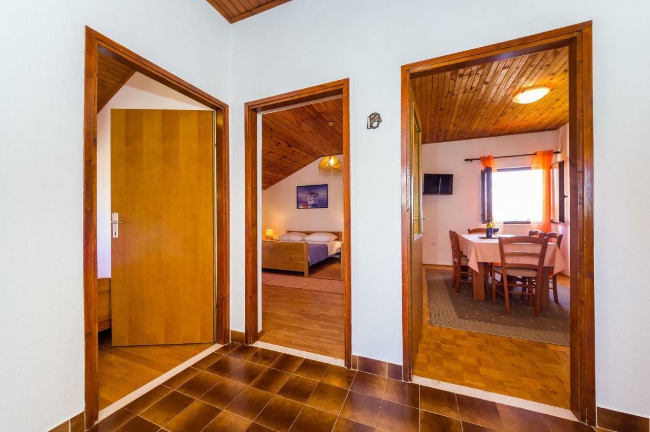 Apartment Matkos - With Garden And Terrace Nin Esterno foto