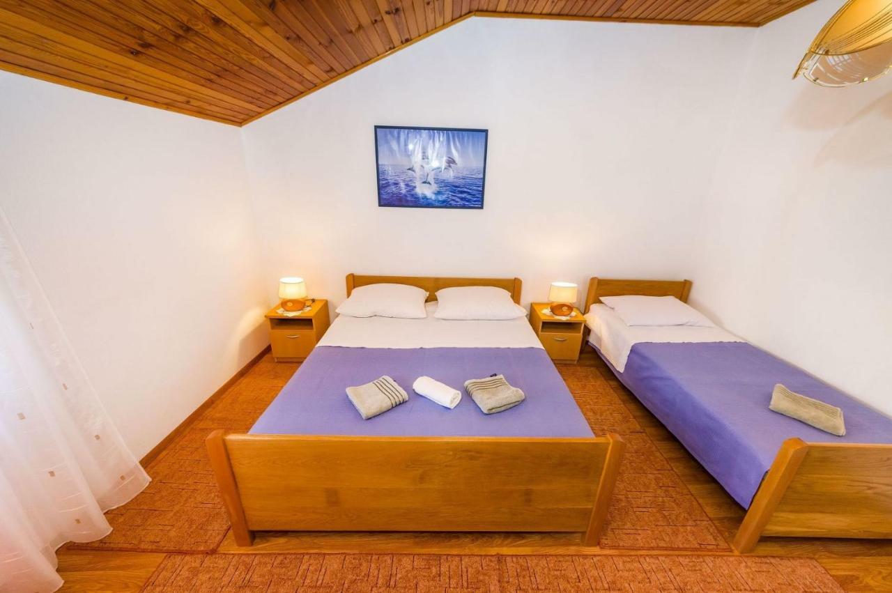 Apartment Matkos - With Garden And Terrace Nin Esterno foto