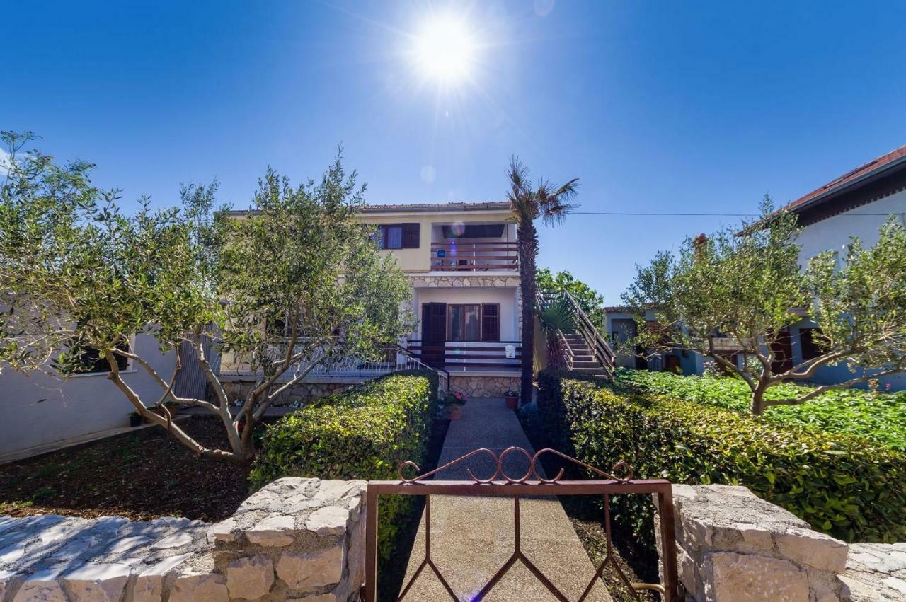 Apartment Matkos - With Garden And Terrace Nin Esterno foto