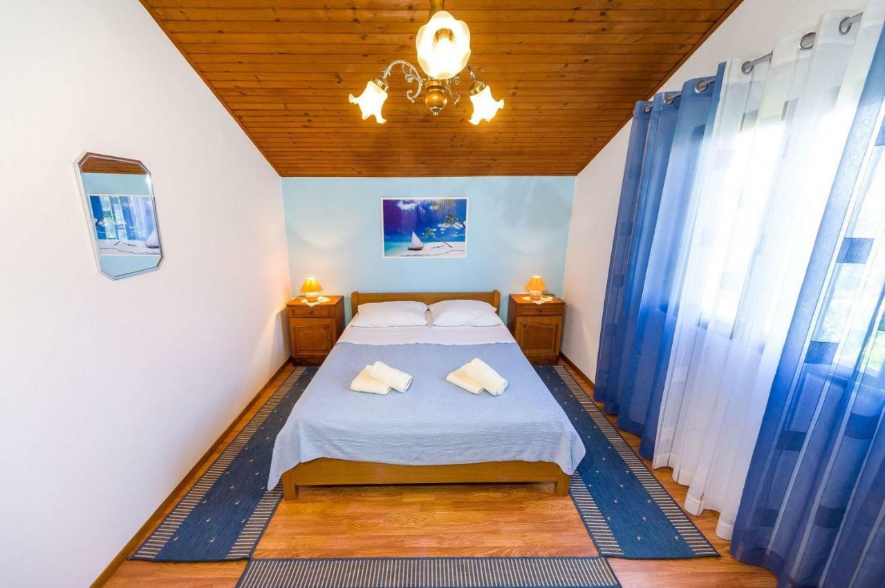 Apartment Matkos - With Garden And Terrace Nin Esterno foto